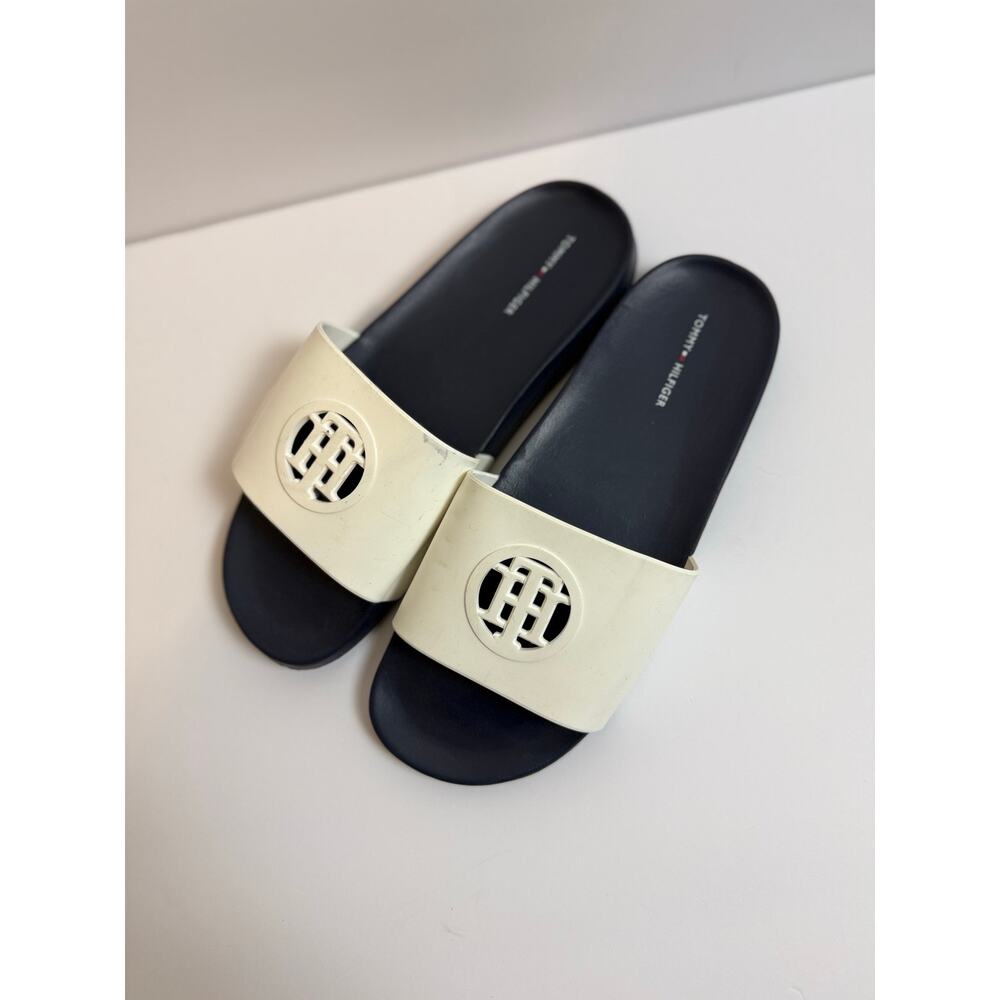 NWOT Womens Tommy Hilfiger Embossed Dannya White Navy Comfort Slides Sandals